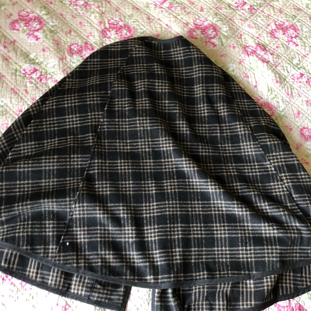 ❌DONATED❌ Anthropologie Plaid Cape Poncho - Picture 6 of 7